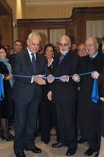 Il Presidente del Senato, Marcello Pera, inaugura la nuova Sala insieme al Presidente dell'Associazione Stampa Parlamentare, Enzo Iacopino, e al Senatore Questore Franco Servello<br />
21 dicembre 2005