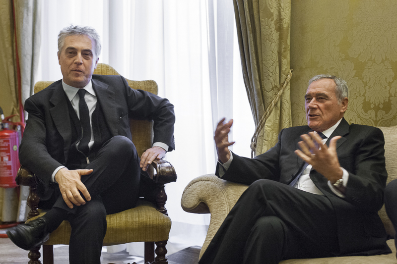 Il Presidente Grasso e Stefano Boeri attendono l'inizio del convegno nello studio adiacente la Sala Zuccari.