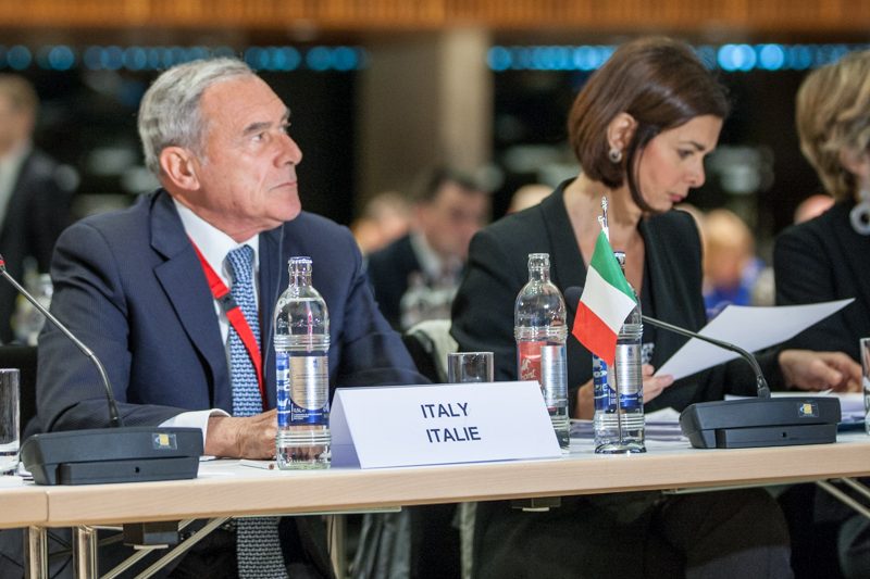 Il Presidente del Senato con accanto la Presidente della Camera, Laura Boldrini, durante la Conferenza