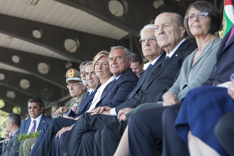 Il Presidente Grasso, unitamente alle alte cariche civili e militari dello Stato, assiste alla manifestazione.