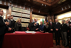 Il Presidente Grasso con Capigruppo, componenti del Consiglio di Presidenza del Senato e protagonisti del video Di sani principi