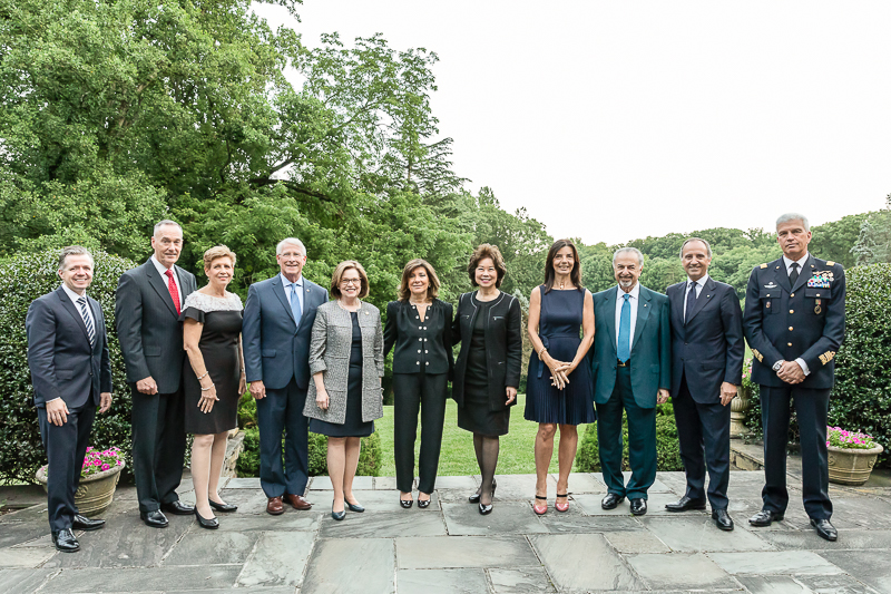 Nella foto il Presidente del Senato della Repubblica italiana, unitamente all'Ambasciatore d'Italia a Washington Armando Varricchio, incontra esponenti dell'Amministrazione federale statunitense.