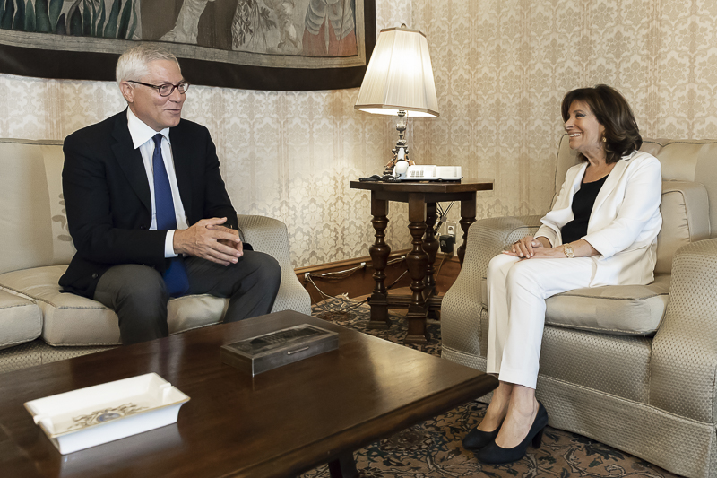 Un momento dell'incontro tra il Presidente del Senato, Maria Elisabetta Alberti Casellati, e il Presidente dell'Autorità Garante della Concorrenza e del Mercato, Giovanni Pitruzzella.