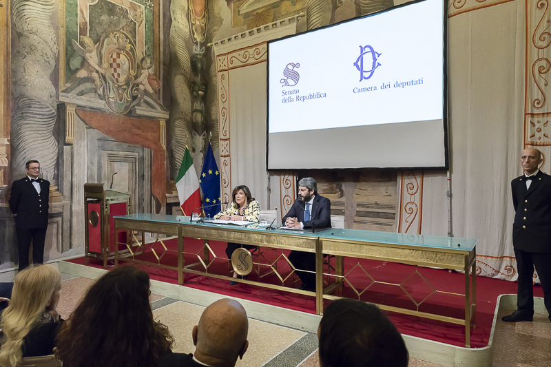 Il Presidente del Senato, Maria Elisabetta Alberti Casellati, e il Presidente della Camera dei deputati, Roberto Fico, nella Sala Zuccari di palazzo Giustiniani in occasione della Presentazione dell'avviso pubblico per le 