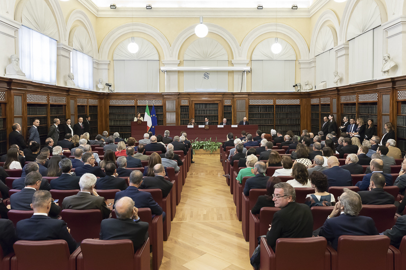La Sala Koch di palazzo Madama durante l'indirizzo di saluto del Presidente del Senato, Maria Elisabetta Alberti Casellati. La Sala Koch di palazzo Madama durante l'indirizzo di saluto del Presidente del Senato, Maria Elisabetta Alberti Casellati.