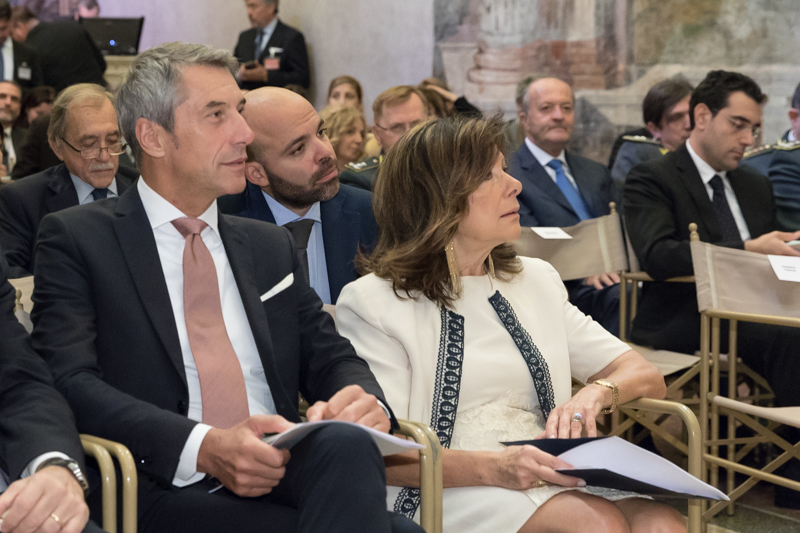 Il Presidente del Senato della Repubblica e il Senatore questore Antonio De Poli durante la presentazione della Relazione annuale.