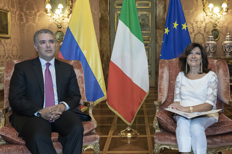 Il Presidente del Senato, Maria Elisabetta Alberti Casellati, e il Presidente della Repubblica di Colombia, Iván Duque Márquez, durante l'incontro nel Salotto Rosso dell'Appartamento di rappresentanza di palazzo Giustiniani.