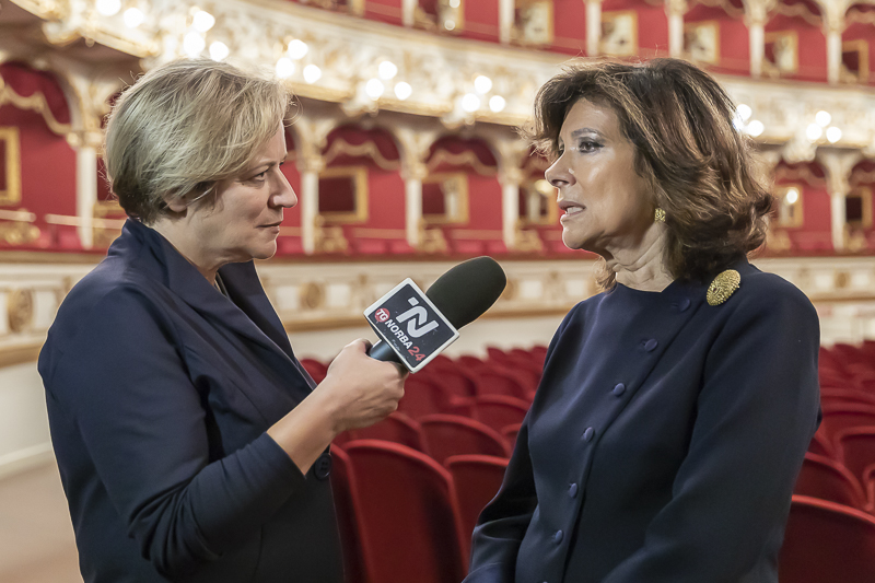 Bari. Il Presidente del Senato, Maria Elisabetta Alberti Casellati, rilascia un'intervista. Bari. Il Presidente del Senato, Maria Elisabetta Alberti Casellati, rilascia un'intervista.