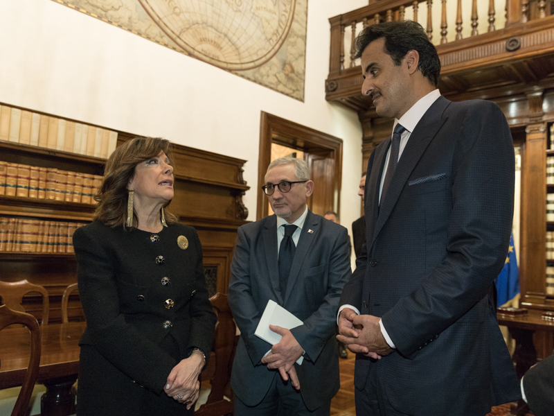Il Presidente del Senato, Maria Elisabetta Alberti Casellati, e l'Emiro dello Stato del Qatar, Tamim Bin Hamad Al-Thanim, nella Sala della Costituzione di Palazzo Giustiniani.