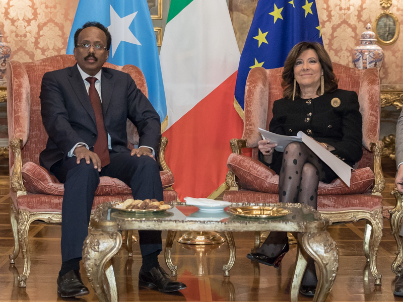 Il Presidente del Senato della Repubblica, Maria Elisabetta Alberti Casellati, e il Presidente della Repubblica Federale Somala, Mohamed Abdullahi Mohamed, durante l'incontro nel Salotto Rosso di Palazzo Giustianiani.