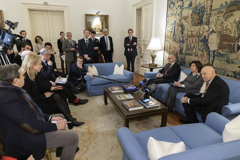 Il Presidente del Senato, Maria Elisabetta Alberti Casellati, incontra la stampa italiana nella Morning Room della Residenza dell'Ambasciatore d'Italia a Londra.