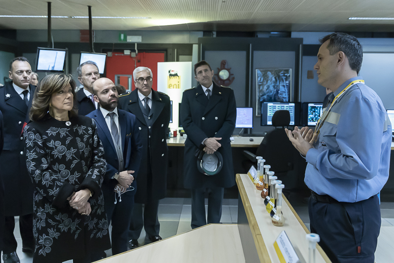 Porto Marghera. Il Presidente del Senato, Maria Elisabetta Alberti Casellati, visita la sala di controllo della Bioraffineria ENI. Porto Marghera. Il Presidente del Senato, Maria Elisabetta Alberti Casellati, visita la sala di controllo della Bioraffineria ENI.