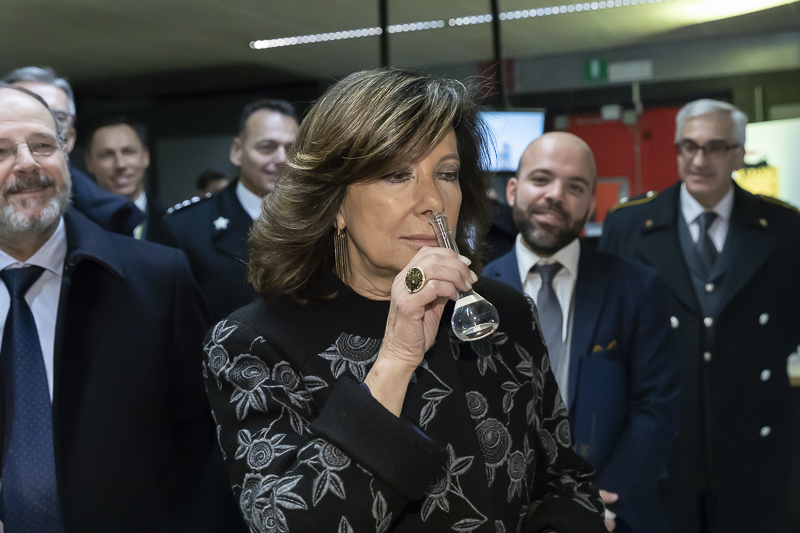 Porto Marghera. Un momento della visita del Presidente del Senato, Maria Elisabetta Alberti Casellati, alla sala di controllo della Bioraffineria ENI. Porto Marghera. Un momento della visita del Presidente del Senato, Maria Elisabetta Alberti Casellati, alla sala di controllo della Bioraffineria ENI.