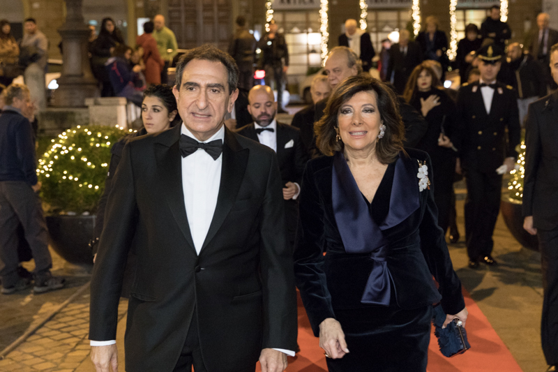 Il Presidente del Senato della Repubblica, Maria Elisabetta Alberti Casellati, è accolta dal Sovrintendente del Teatro dell'Opera, Carlo Fuortes.