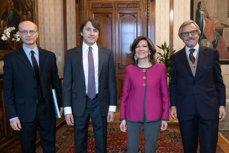 Il Presidente del Senato della Repubblica, Maria Elisabetta Alberti Casellati, insieme alla delegazione di Assarmatori.