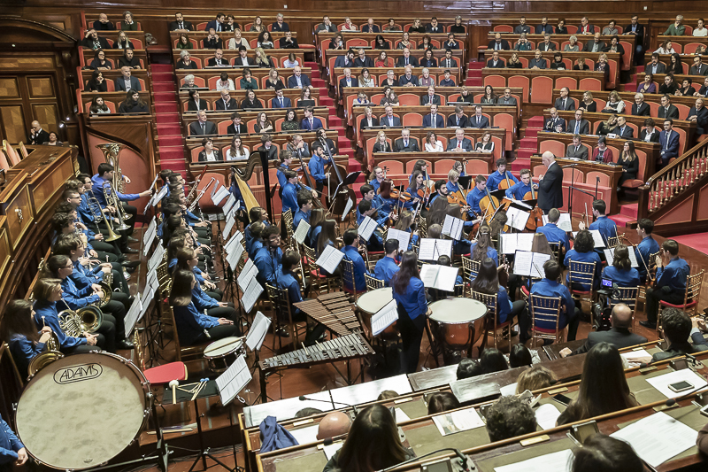 La JuniOrchestra dell'Accademia Nazionale di Santa Cecilia nell'Aula legislativa di Palazzo Madama.