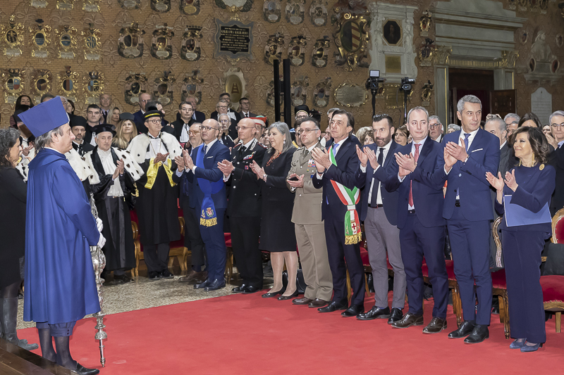 Un momento della cerimonia. Un momento della cerimonia.