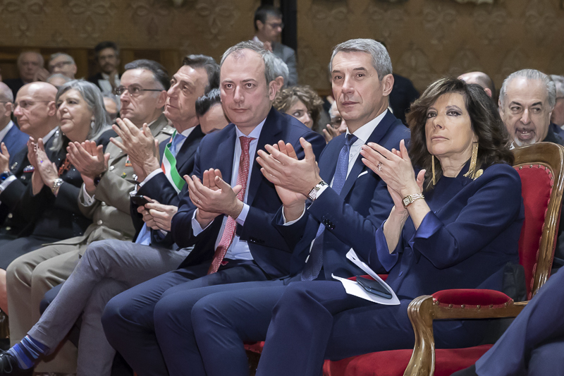 Un momento della cerimonia. Un momento della cerimonia.