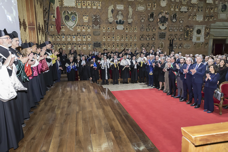 Un momento della cerimonia. Un momento della cerimonia.