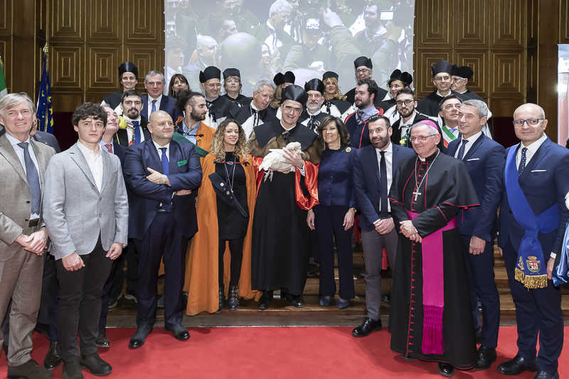 Il Presidente del Senato, Maria Elisabetta Alberti Casellati, posa per una foto ricordo. Il Presidente del Senato, Maria Elisabetta Alberti Casellati, posa per una foto ricordo.