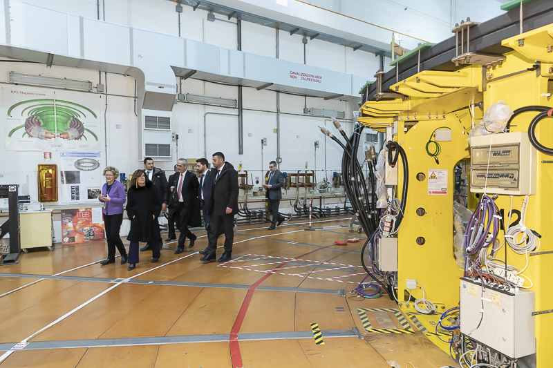 Un momento della visita del Presidente del Senato, Maria Elisabetta Alberti Casellati, agli impianti del Consorzio RFX. Un momento della visita del Presidente del Senato, Maria Elisabetta Alberti Casellati, agli impianti del Consorzio RFX.