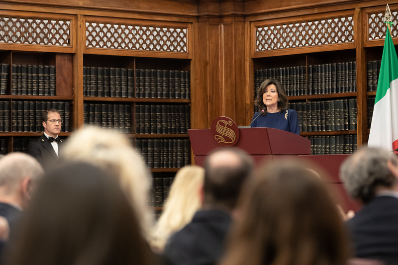 Il Presidente del Senato della Repubblica, Maria Elisabetta Alberti Casellati, rivolge un indirizzo di saluto prima della proiezione.