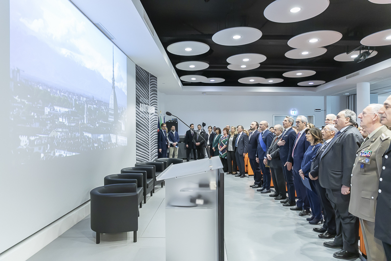 Un momento della cerimonia. Un momento della cerimonia.