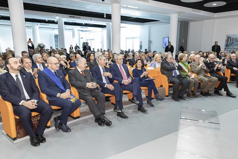 Un momento della cerimonia. Un momento della cerimonia.