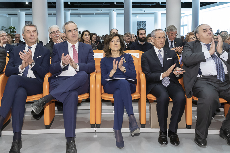 Un momento della cerimonia. Un momento della cerimonia.