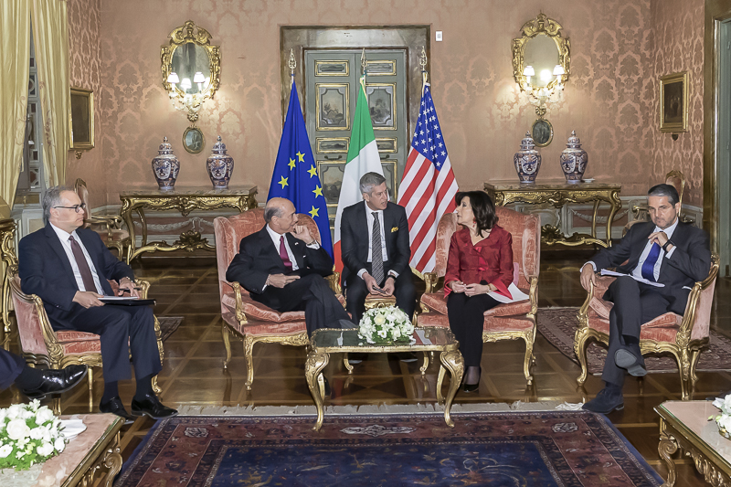 Un momento dell'incontro tra il Presidente del Senato, Maria Elisabetta Alberti Casellati, e l'Ambasciatore degli Stati Uniti d'America in Italia, Lewis Michael Eisenberg.