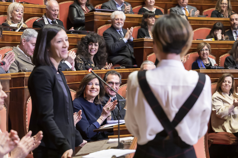 Il Presidente del Senato, Maria Elisabetta Alberti Casellati, segue l'intervista a Monica Graziana Contrafatto. Il Presidente del Senato, Maria Elisabetta Alberti Casellati, segue l'intervista a Monica Graziana Contrafatto.