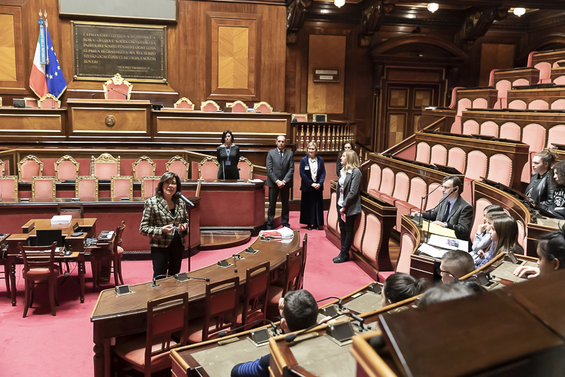 Il Presidente del Senato, Maria Elisabetta Alberti Casellati, incontra un gruppo di studenti della classe III D dell'Istituto Comprensivo Campomorone Ceranesi (GE), scuola secondaria di primo grado 