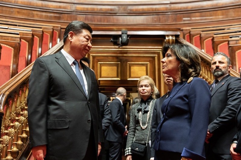Il Presidente del Senato della Repubblica, Maria Elisabetta Alberti Casellati, e Il Presidente della Repubblica Popolare Cinese, Xi Jinping, visitano l'Aula di Palazzo Madama. Il Presidente del Senato della Repubblica, Maria Elisabetta Alberti Casellati, e Il Presidente della Repubblica Popolare Cinese, Xi Jinping, visitano l'Aula di Palazzo Madama.