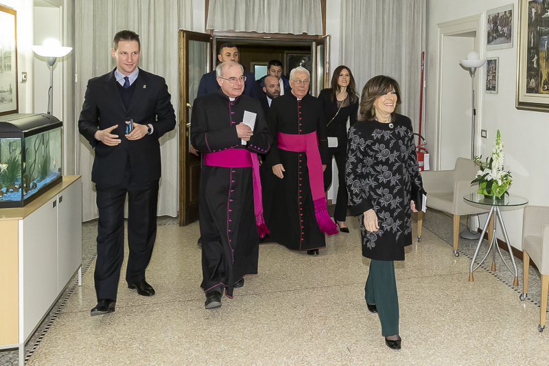 Il Presidente del Senato, Maria Elisabetta Alberti Casellati, giunge nel salone della Canonica del Duomo di Mestre. Il Presidente del Senato, Maria Elisabetta Alberti Casellati, giunge nel salone della Canonica del Duomo di Mestre.