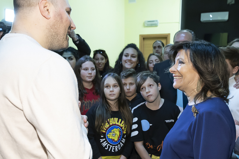 Melito di Napoli. Un momento della visita del Presidente del Senato, Maria Elisabetta Alberti Casellati, alla sede dell'Associazione 