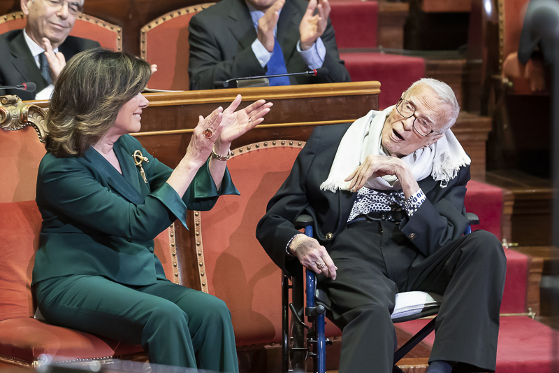 Nella foto, il Presidente del Senato, Maria Elisabetta Alberti Casellati, e il Maestro Franco Zeffirelli.