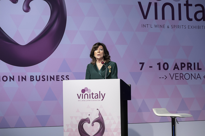 Indirizzo di saluto del Presidente del Senato, Maria Elisabetta Alberti Casellati. Indirizzo di saluto del Presidente del Senato, Maria Elisabetta Alberti Casellati.