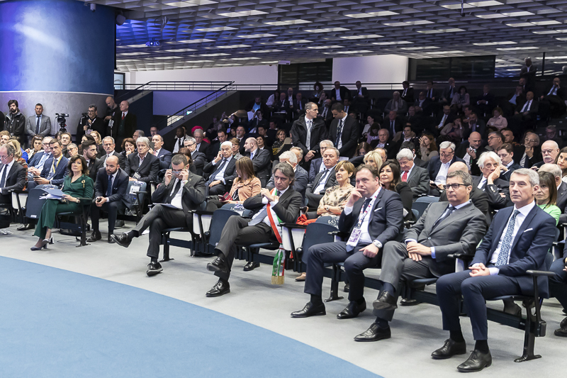 Un momento della cerimonia. Un momento della cerimonia.