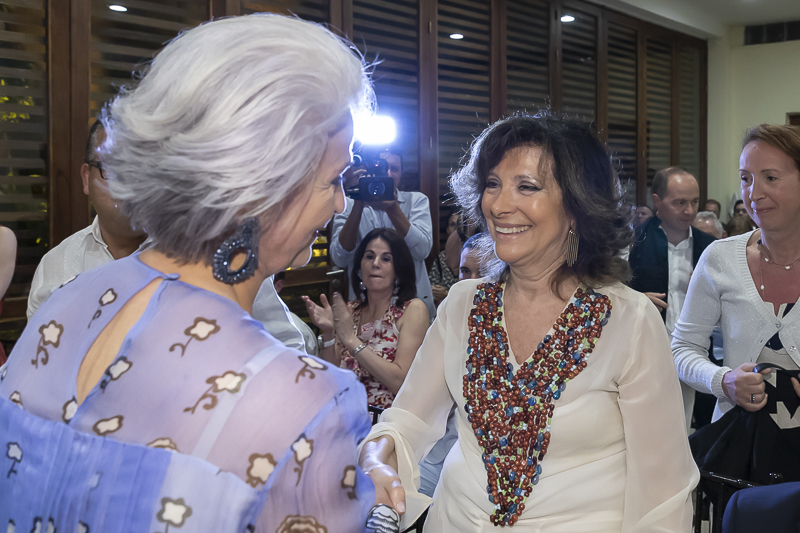 Cartagena. Il Presidente del Senato, Maria Elisabetta Alberti Casellati, saluta Julia Salvi, fondatrice del Festival di Cartagena. Cartagena. Il Presidente del Senato, Maria Elisabetta Alberti Casellati, saluta Julia Salvi, fondatrice del Festival di Cartagena.