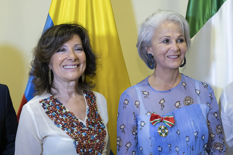 Cartagena. Nella foto, il Presidente del Senato, Maria Elisabetta Alberti Casellati, e Julia Salvi, fondatrice del Festival di Cartagena. Cartagena. Nella foto, il Presidente del Senato, Maria Elisabetta Alberti Casellati, e Julia Salvi, fondatrice del Festival di Cartagena.