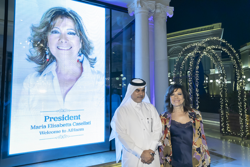 Nella foto, il Presidente del Senato, Maria Elisabetta Alberti Casellati, e Mohammed Abdul Karim Al Emadi, proprietario e amministratore delegato del Centro commerciale Al Hazm. Nella foto, il Presidente del Senato, Maria Elisabetta Alberti Casellati, e Mohammed Abdul Karim Al Emadi, proprietario e amministratore delegato del Centro commerciale Al Hazm.