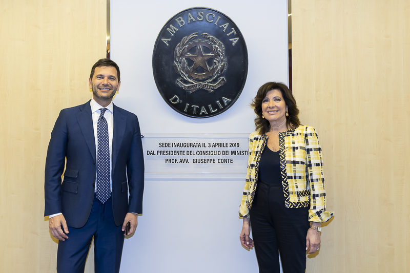 Nella foto, il Presidente del Senato, Maria Elisabetta Alberti Casellati, e l'Ambasciatore d'Italia a Doha, Pasquale Salzano. Nella foto, il Presidente del Senato, Maria Elisabetta Alberti Casellati, e l'Ambasciatore d'Italia a Doha, Pasquale Salzano.