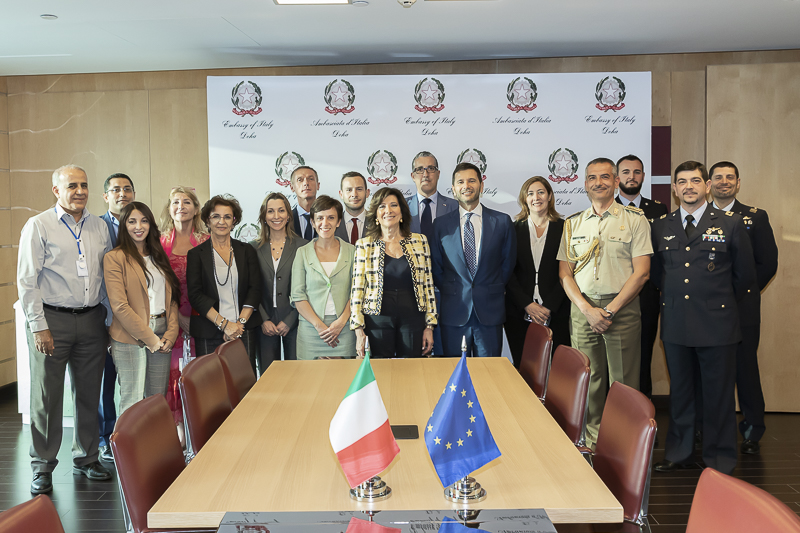 Il Presidente del Senato, Maria Elisabetta Alberti Casellati, posa per una foto ricordo unitamente all'Ambasciatore d'Italia a Doha, Pasquale Salzano, e al resto della rappresentanza. Il Presidente del Senato, Maria Elisabetta Alberti Casellati, posa per una foto ricordo unitamente all'Ambasciatore d'Italia a Doha, Pasquale Salzano, e al resto della rappresentanza.