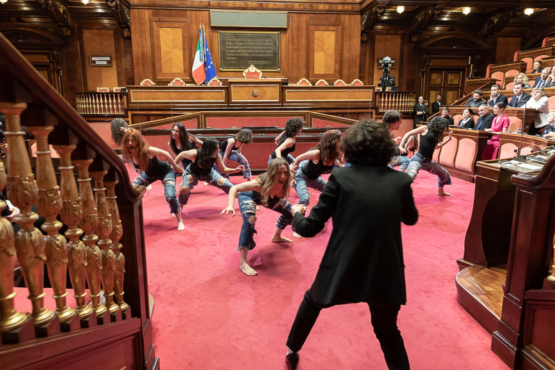 Un momento dello spettacolo con le attrici dell'Accademia Nazionale d'Arte Drammatica Silvio d'Amico.