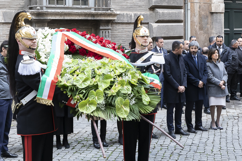 Un momento della cerimonia. Un momento della cerimonia.