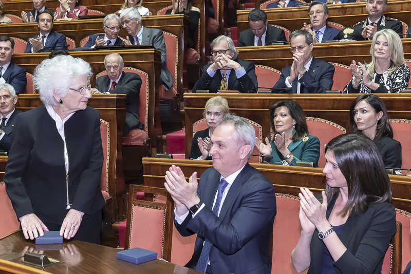 Un momento della cerimonia. Un momento della cerimonia.