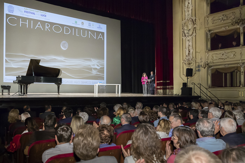Como. Indirizzo di saluto del Presidente del Senato, Maria Elisabetta Alberti Casellati, nella sala del Teatro Sociale di Como. Como. Indirizzo di saluto del Presidente del Senato, Maria Elisabetta Alberti Casellati, nella sala del Teatro Sociale di Como.