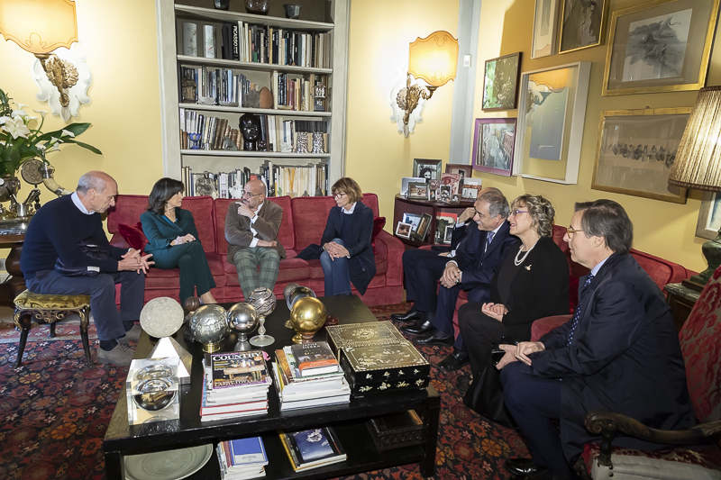 Como. Il Presidente del Senato, Maria Elisabetta Alberti Casellati, incontra i fondatori dell'Associazione di volontariato Como. Il Presidente del Senato, Maria Elisabetta Alberti Casellati, incontra i fondatori dell'Associazione di volontariato