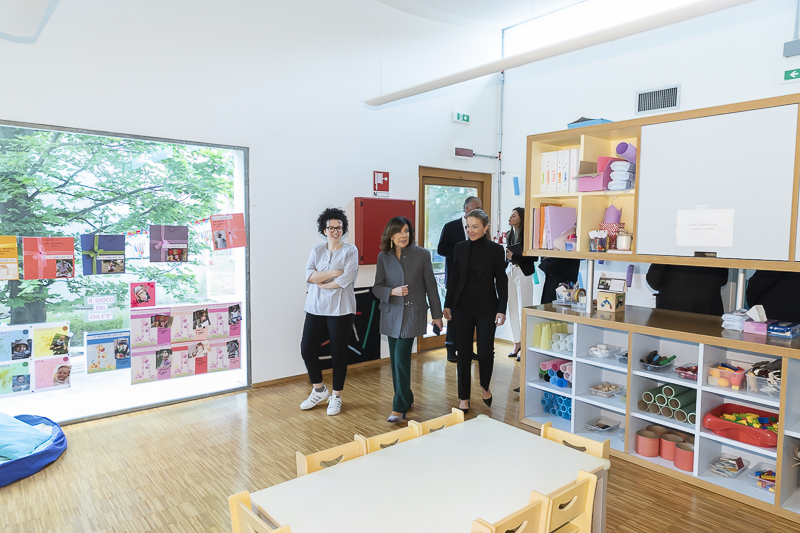 Como. Il Presidente del Senato, Maria Elisabetta Alberti Casellati, visita l'asilo nido aziendale dello Stabilimento industriale Artsana. Como. Il Presidente del Senato, Maria Elisabetta Alberti Casellati, visita l'asilo nido aziendale dello Stabilimento industriale Artsana.