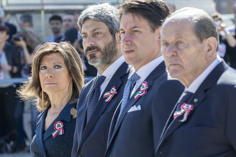 Il Presidente del Senato, Maria Elisabetta Alberti Casellati, unitamente ai Presidenti della Camera dei deputati, del Consiglio dei ministri e della Corte costituzionale, attende l'arrivo del Capo dello Stato.
